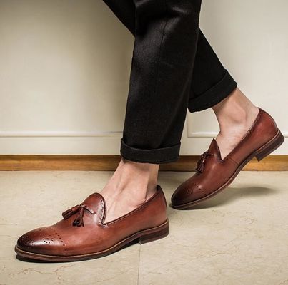 صيف البني الرجال الجلد Loafers الأحذية انزلاق على بروج Tassel Loafers